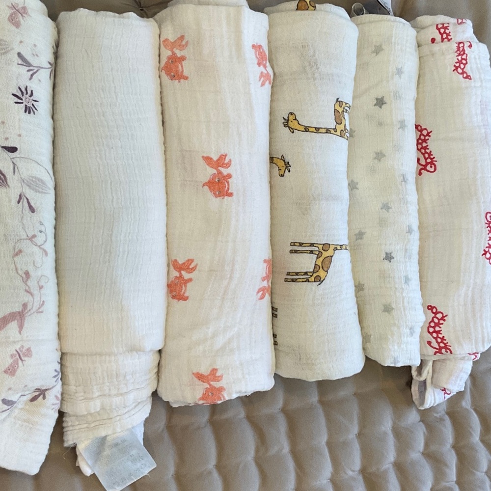 Aden & Anais swaddling Muslim blankets set of 6. Preowned very nice shape